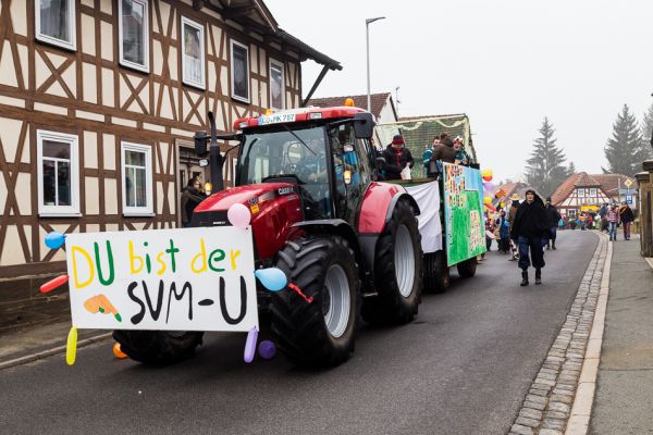 faschingsumzug-2015-18-20150217-1841423475EA427411-E518-D8CD-4301-AC56C2D11EE5.jpg