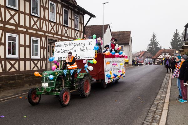 faschingsumzug-2015-23-20150217-125446726878D45182-2C85-2DF6-9C39-3C8F450C7CC3.jpg